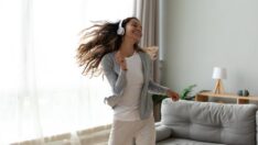 Bilim insanları: Kulaklıklar gençlerde işitme kaybı riskini artırıyor