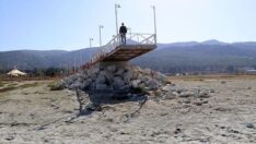 Burdur Gölü’nde korkutan görüntü: 5 yıl önce suyun içinde kalan iskele, 18 metre uzaklaştı