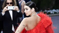 Dua Lipa’nın yayınladığı son fotoğraflar nefesleri kesti