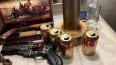 Elon Musk’ın başucu fotoğrafı tartışma yarattı: Kola, silah ve Budist sembolü