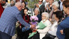 Emel öğretmene 55 yıllık sürpriz