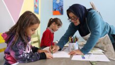 Eşini kaybedince düştüğü boşluktan resim yaparak kurtuldu