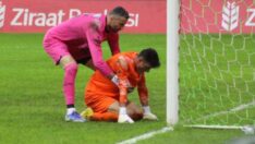 Ferhat Kaplan, gol yedikten sonra yıkılan Bayram Kılıç’ı yerden kaldırdı!