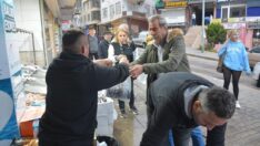 Hamsinin fiyatı düştü, halk kuyruğa girdi