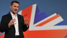 İngiltere 2023’te daralma öngördü, enerji şirketlerine ek vergi geldi