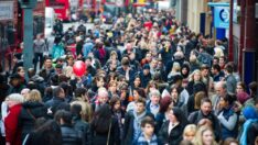 İngiltere’de 11 milyon emekliye yakıt desteği ödemelerine başlandı