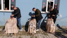 Köy köy gezip çocukları tıraş ettiler