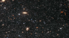 NASA, Samanyolu’ndan 3 milyon ışık yılı uzaklıktaki galaksinin görüntüsünü paylaştı