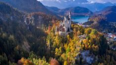 Neuschwanstein Şatosu sonbaharda ayrı güzelliğe büründü