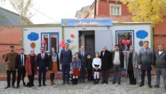 Öğretmenler, konteyneri kütüphaneye dönüştürdü