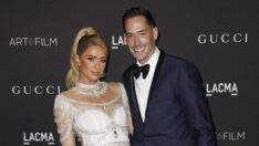 Paris Hilton’dan evlilik yıldönümünde aşk pozları