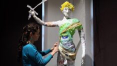 Plastikler heykele dönüştü