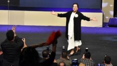 Türkan Şoray ayakta alkışlandı