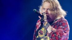 30 yıllık gelenek sona erdi… Artık sahneden mikrofon fırlatmayacak