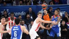 Anadolu Efes, Olympiakos’u son çeyrekte devirdi