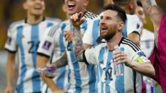 Arjantin ve Hollanda yarı final için sahada! Messi tarihe geçebilir…