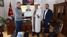 Atatürk hayranı Alman turist Müslüman olup “Kemal” ismini aldı