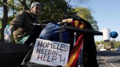 İngiltere’de evsizlere destek veren kuruluşun çalışanları greve gitti