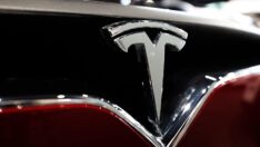 Tesla, 400 binden fazla otomobilini geri çağırdı