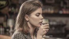 Alkol aldıktan sonra kızarıyorsanız dikkat… Ciddi bir probleminiz olabilir