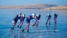Donan Çıldır Gölü sürat patencilere antrenman pisti oldu