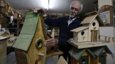 Erol Dede, kuş evleri yapıp çocuklara hediye ediyor