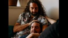 Para karşılığında insanlara sarılma hizmeti veriyor