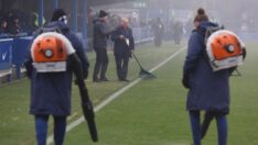 Saha buz tuttu, Chelsea-Liverpool maçı ertelendi