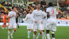 Sivasspor Alanya deplasmanında 3 attı 3 aldı