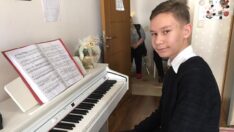 Tabletten piyano çalmayı öğrenen çocuk, 6 ayda 3 ödül aldı