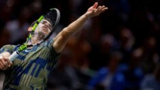 Carlos Alcaraz galibiyetle döndü