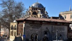 Depremin merkezinde 39 tarihi cami hasar gördü