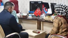 Depremzede çift buldukları cüzdanı sahibine iade etti