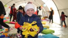 Depremzede çocuklara oyun çadırı