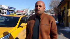 Eşini ve çocuğunu Van depreminde kaybeden taksici, depremzedeleri ücretsiz taşıyor