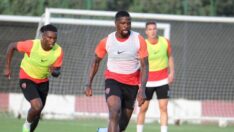 Hatayspor oyuncusu Soni, deprem anı ve sonrasını anlattı: 7. kattan atlayacaktım