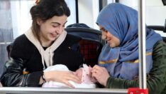 Hayatlarını kurtaran hemşirenin adını bebeğine verdi