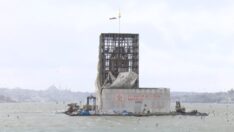 Kız Kulesi’nin brandası düştü, iç kısmı gözüktü