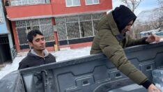 Mehmet Topal depremzedelerin yardımında