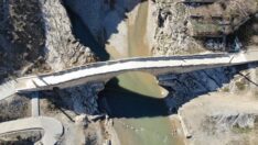 Tarihi Cendere Köprüsü depremde ayakta kaldı