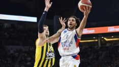 Vesely’den, depremzedeler için Shane Larkin Vakfı’na bağış
