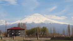 Ağrı Dağı’nın zirvesi ilkbaharda beyaza büründü
