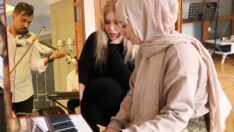 Depremde kaybettiği öğretmeni gibi eğitimci olmak istiyor