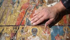 Hatay’da tarihi yapıların enkazından 300’e yakın eser kurtarıldı