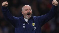 İskoçya’da teknik direktör Steve Clarke’ın sözleşmesi 2026’ya kadar uzatıldı