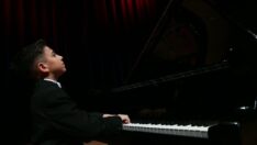 11 yaşındaki Aytekin Uluslararası Mozart Yarışması’nda birincilik kazandı
