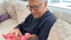 Bill Gates torunuyla ilk fotoğrafını paylaştı