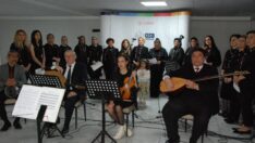 Depremzede 50 kadın konser verdi