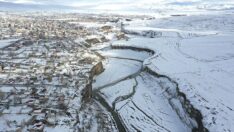 Murat Kanyonu ilkbaharda karla kaplandı