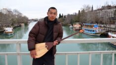 Ülke ülke gezerek geleneksel Türk müziğini tanıtıyor